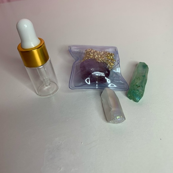 Amethyst crystal amulet necklace - Picture 9 of 9